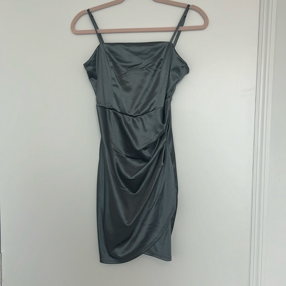 Prom or casual dress in the color electric blue, its size M (medium)